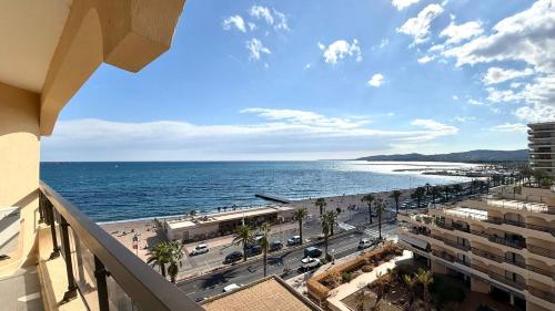 Appartement vue mer et front de mer avec terrasse