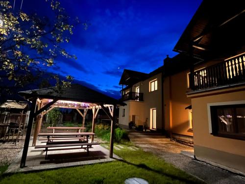 Apartmány Žlutý dům (Apartmany Zluty dum) in Troskovice