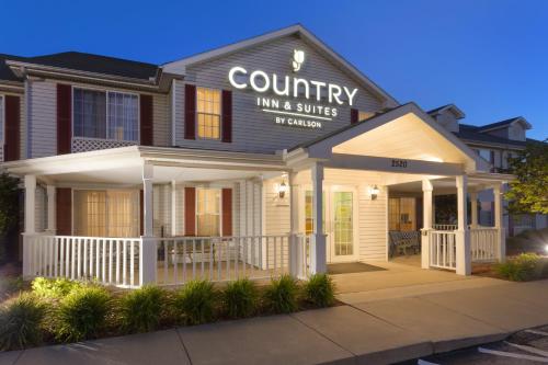 Country Inn & Suites by Radisson, Nevada, MO