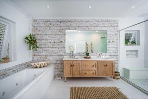 Luxury 7-Bedroom Sandy Lane Estate Villa with Pool & Beach Club Access - image 3