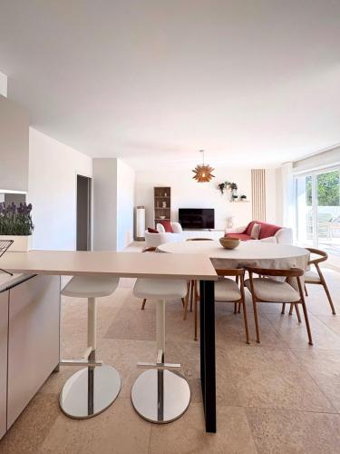 82m2 apartment 6 people terrace air conditioning parking in Cogolin