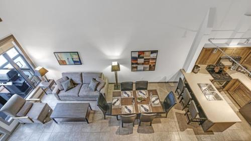 2 Bd Loft 603 at Playa w Pool and Hot Tub – khách sạn tại South Pandosy