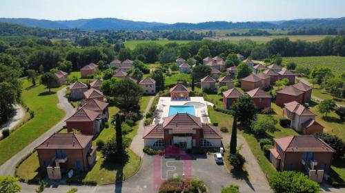 Studio cosy avec piscine terrasse jardin et vélos à Prayssac