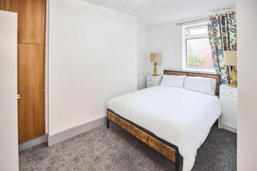 Apartment Sleeps 8 with WiFi