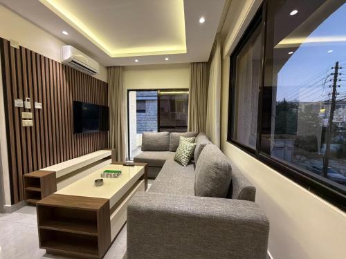 101 JRE apartment with stunning boulevard veiw - main image