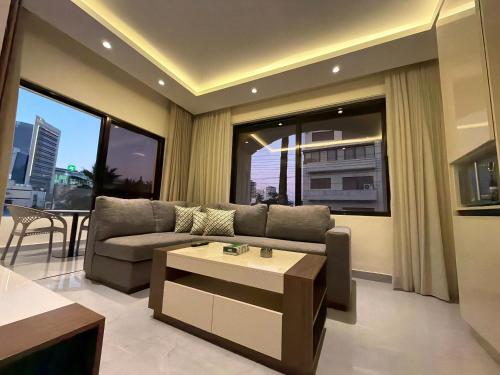 101 JRE apartment with stunning boulevard veiw - image 14