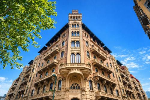 Torino - House of Dragons Historic Palace Apartment, Walk to Centre & Metro 2 min