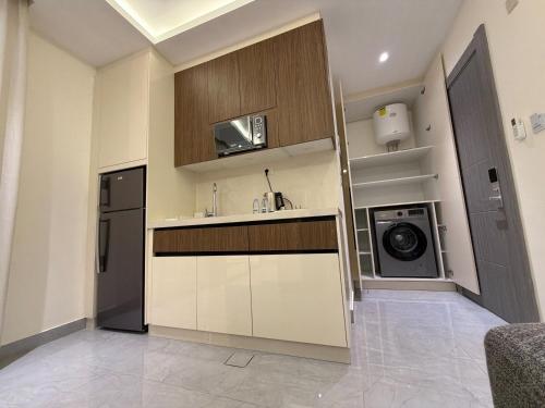 102 JRE apartment with stunning boulevard veiw - image 4