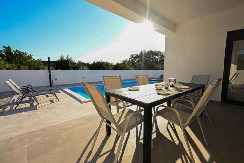 Balkons/terase, Villa Zara Blu near Zadar with private pool in Briševo