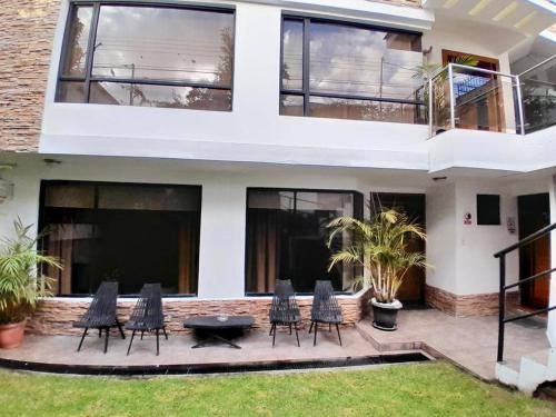 Hospedaje en Quito Norte, Apartamento & Suite independientes in كيتو