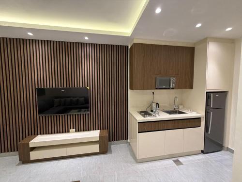 106 JRE apartment with stunning boulevard veiw - main image