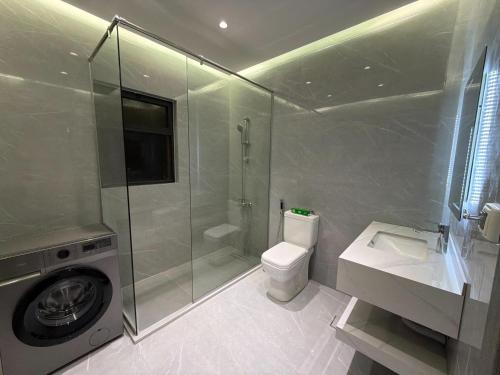 106 JRE apartment with stunning boulevard veiw - image 6