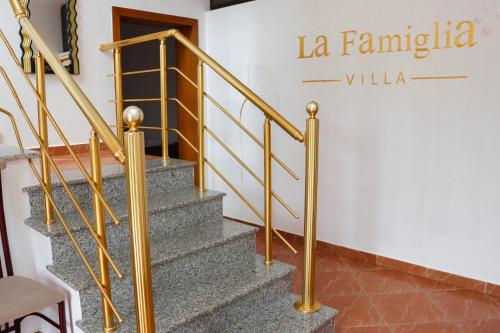Buitenkant, La Famiglia Villa in Velipoje