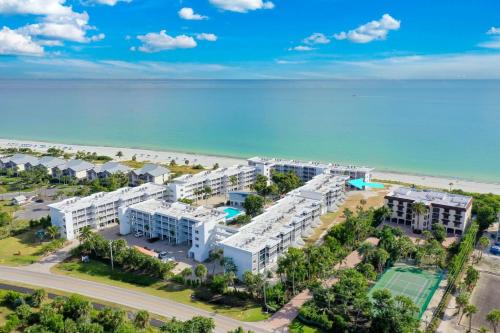 Island Beach Club #P3C - image 2