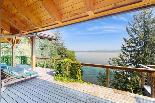 Bottle Bay Lakefront Lodge in Sandpoint (ID)