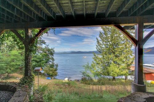 Bottle Bay Lakefront Lodge in Sandpoint (ID)