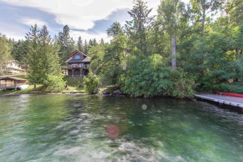 Bottle Bay Lakefront Lodge in Sandpoint (ID)