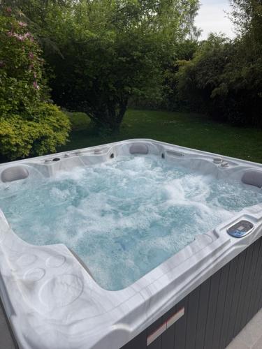 Superbe Maison 1h15 de Paris avec Jacuzzi in Montroty