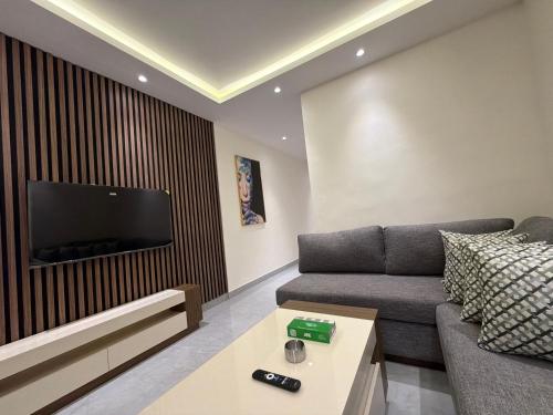 203 JRE apartment with stunning boulevard veiw - image 10