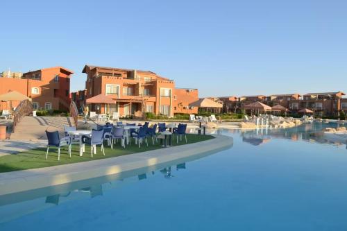 泳池, Marina Wadi Degla Phase 1 Ground Floor Chalet by Minerva Homes in 蘇伊士