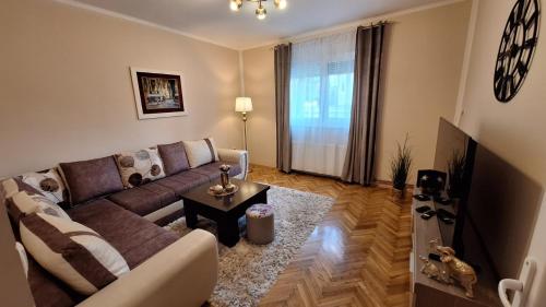 Veslo IN in Beška