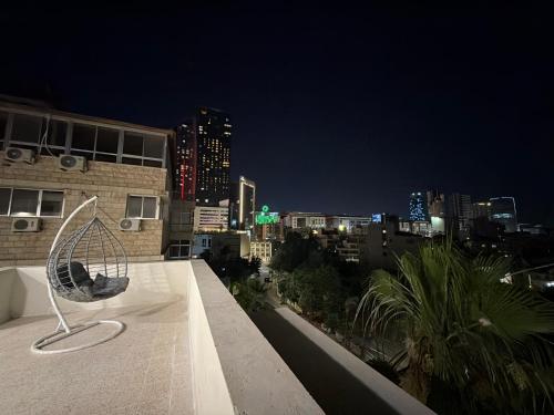 301 JRE 2Bedr rooftop with stunning boulevard veiw - main image