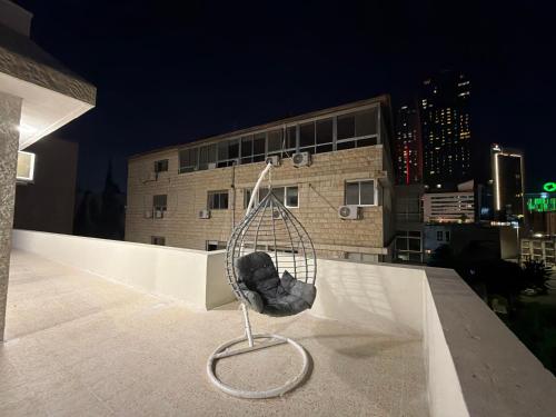 301 JRE 2Bedr rooftop with stunning boulevard veiw - image 14