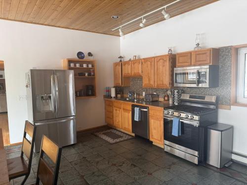 Spacious, welcoming and beautiful 4-bedroom house in College (AK)