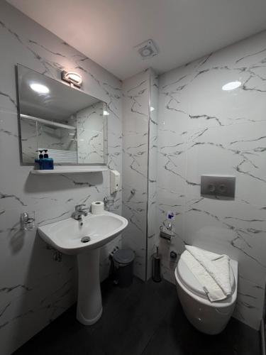 Paradise Hotel – Kos Town, AZ