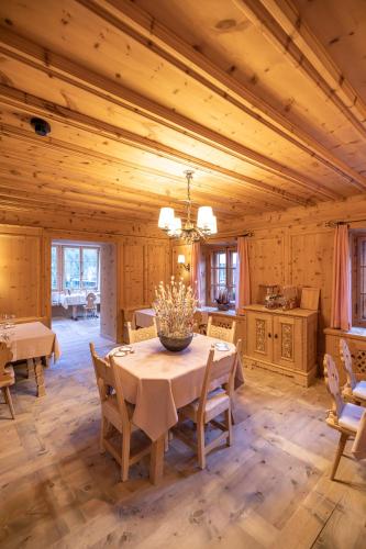 Relais & Châteaux IN LAIN Hotel Cadonau - image 38