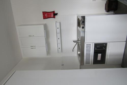 Cozy Studio Rental with Private Facilities in Greater London - image 14