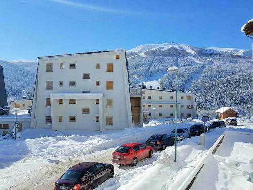 Apartment with Mountain View