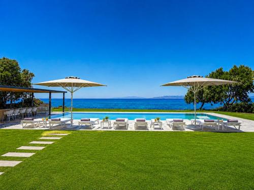 Liam Beach Front Luxury Villa with 100m2 infinity pool – khách sạn tại Kamiros