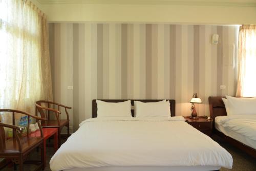 Quadruple Room with Mountain View image 7