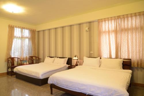 Quadruple Room with Mountain View image 6