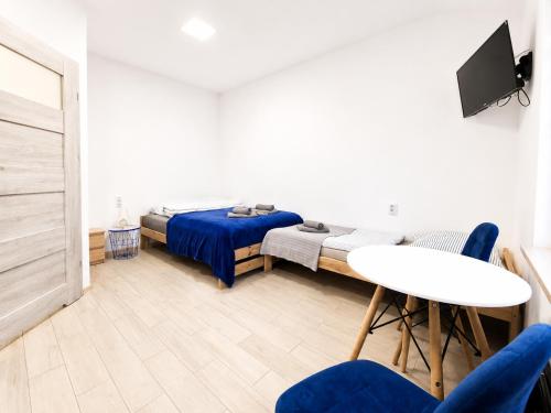 1 double bed, 1 twin bed