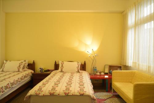Standard Twin Room image 4
