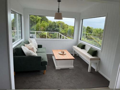 Létesítmények, A winter retreat - Soak in the spa or get cozy by the fire in Kaka Point