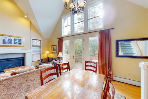 Castle Hill Condos O2 in Proctorsville, USA