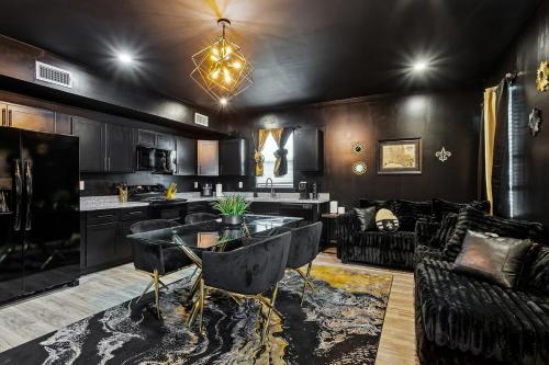 The Who Dat House, Luxury 5BR Near FQ – khách sạn tại Saint Claude