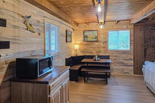 Whispering Pines in South Fork, USA