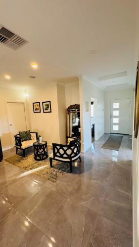 4BR Greenpoint Luxury Residence in Caroline Springs