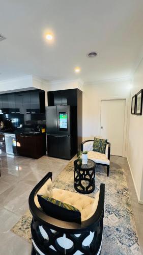 4BR Greenpoint Luxury Residence in Caroline Springs