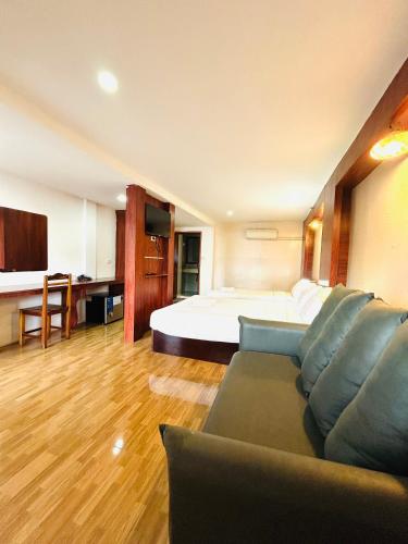 Lacasa Vang Vieng Mountain View Hotel in Ban Houay Saguaw
