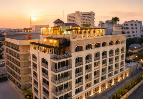 Whitehouse Condotel