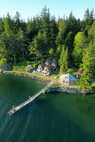 . Jade Resort-Oceanfront Suites in Gowlland Harbour