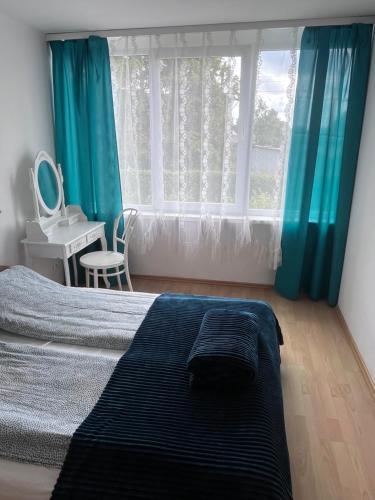 2 bedrooms, 4 beds