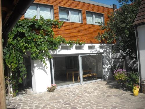 Létesítmények, Weinek's Weinlodge in Németújvár