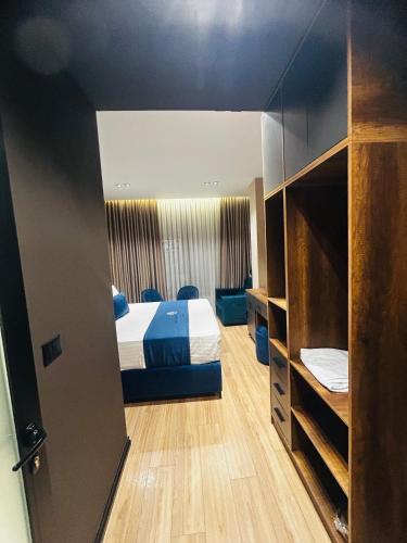 2 twin beds, 1 sofa bed