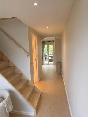 Bright Nordic Apartment Near Beaches & City Center in Ullern